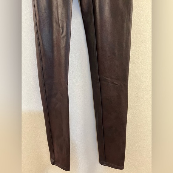 21. Spanx Ready to Wow Faux Leather Leggings High Rise Wine Medium - Picture 13 of 16